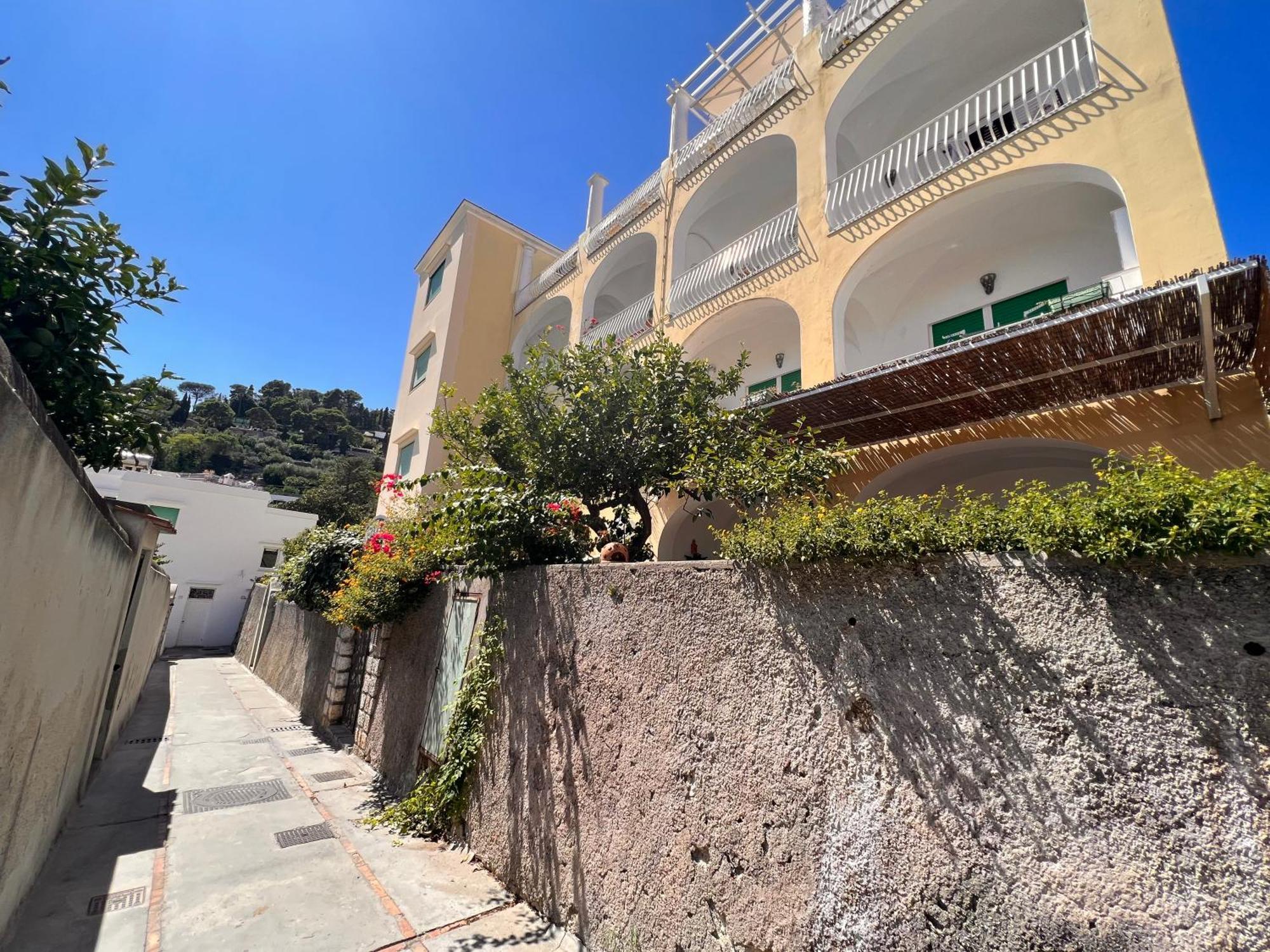 Suite Apartment Capri Con Jacuzzi In Piazzetta Exterior foto